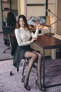 女人丝袜裸体丝袜,女性裸体丝袜的性感魅力解析