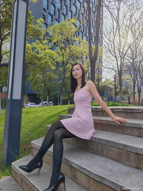 丝袜老师欧美,欧美时尚潮流的引领者